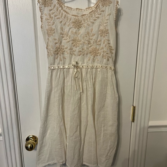 Pristine condition Mexican dress. - Picture 3 of 5